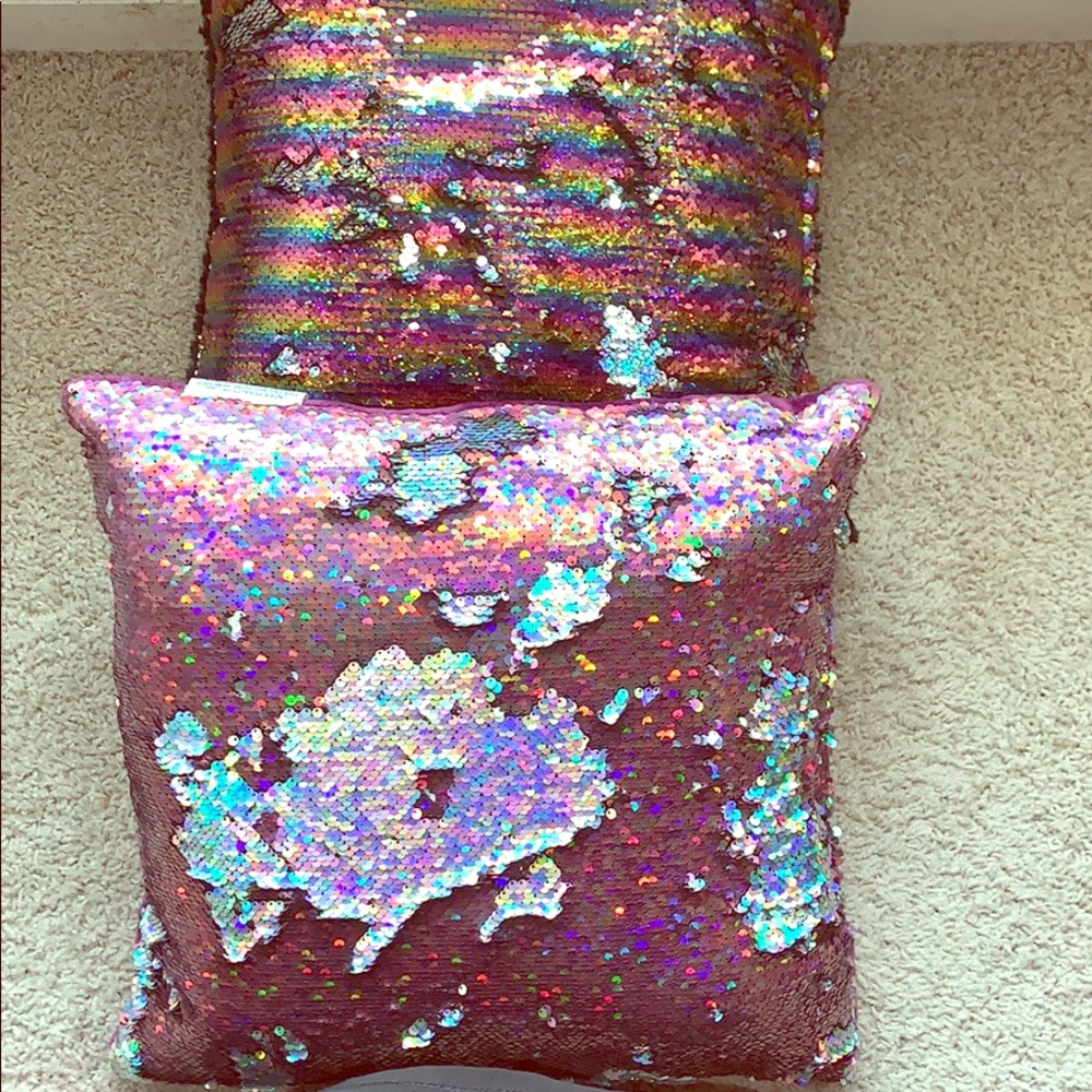 ✨THERE IS NEVER TO MUCH GLITTER ✨